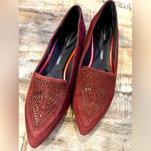 Rockport TrueTech suede cranberry colored flat. Super cute! Size 8.5
